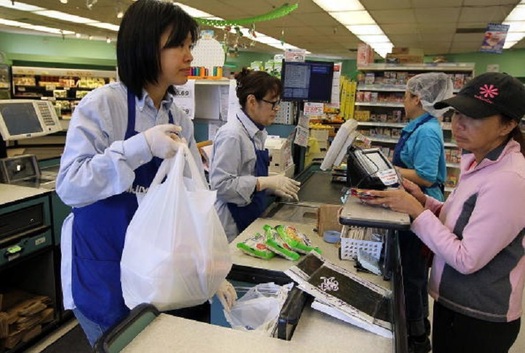 The Texas Supreme Court will decide later this year whether Texas cities can legally ban grocery stores and other retailers from offering single-use plastic bags. (Sullivan/GettyImages)