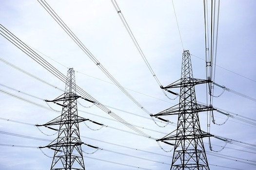 Planned transmission expansion and upgrades may not meet the near-term public goals for corporate renewable energy procurement, accordion to the Wind Energy Foundation. (Pixabay)