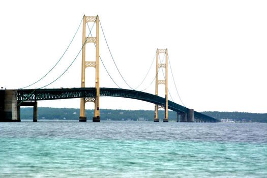 The pipeline under the Mackinac Straits transports up to 23 million gallons of crude oil and natural gas liquids each day. (JasonGillman/morguefile)