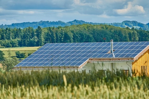 Supporters of LD 1444 say the Maine PUC rule would make ratepayers pay for the solar power they are generating themselves. (RoyBuri/Pixabay)