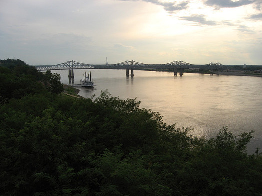 The Mississippi River separates Illinois and Missouri.  (Ken Lund/Flickr)