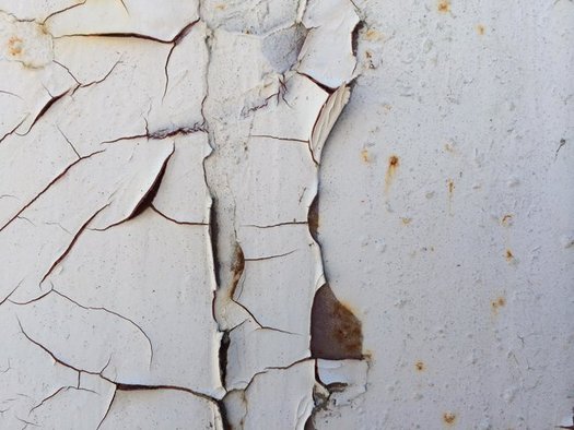 Peeling lead paint from homes built before 1978 is the primary source of lead poisoning in California, but lead also is found in some makeup from Afghanistan, turmeric from India and pottery from Mexico. (Bournedead/Morguefile)
