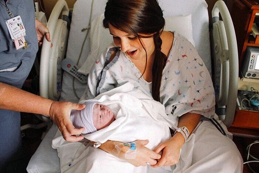 A report makes recommendations to Texas lawmakers to support the high number of teens in the state's foster-care system who become pregnant or are raising a child. (MadelineBazzle/Twenty20)