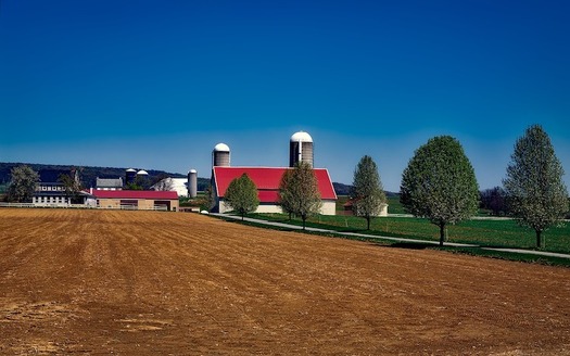 More than 35,000 family farms are in the Pennsylvania portion of the Chesapeake Bay watershed. (12019/Pixabay)