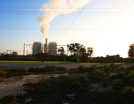 Environmental justice groups opposed Prop. 70, saying it would have made it more difficult to fund climate projects that mitigate pollution from power plants such as this one in the low-income community of Oxnard. (Rennett Stowe/Wikimedia Commons)