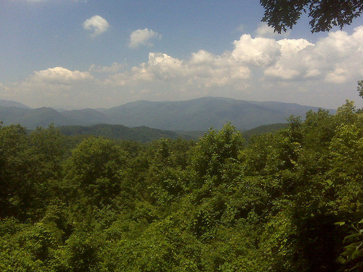 Environmental advocates worry the haze of the Great Smoky Mountains that comes from air pollution could grow worse if protections are reduced. (Bart Everson/Flickr)