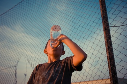 Four gulps of water for every 15 minutes of outdoor activity can help children avoid dehydration. (Pixabay)