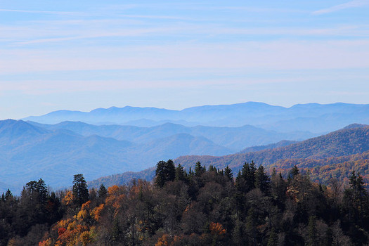 The haze of air pollution sometimes seen in Great Smoky Mountains National Park could increase if automakers are not mandated to produce more fuel-efficient vehicles. (Davynin/flickr)