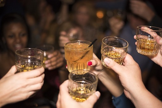 New research finds 18- to 21-year-old college students were more prone to binge drinking than those not enrolled in college. (Pixabay)