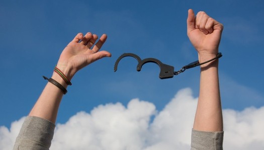 Former addicts in West Virginia say making it easier for reformed felons to receive public benefits would help them stay free of drugs. (lechenie-narkomanii/Pixabay)