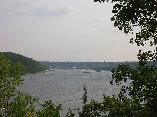 Apostle Islands National Lakeshore is home to nine lighthouses, the most in any national park. It also has a backlog of maintenance needs. (The.dharma.bum/Wikimedia Commons)