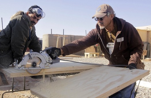 Construction workers frequently are misclassified as independent contractors, according to a new report. (skeeze/pixabay)