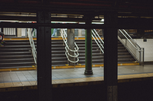 Menos del 25 por ciento de las estaciones del metro de New York City son consideradas accesibles para usuarios de sillas de ruedas. (Dariya Dee/Twenty20)