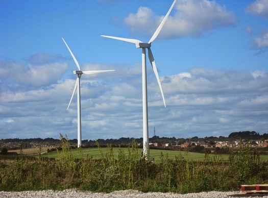 Siting wind farms in developed areas such as agricultural land can avoid impacts on wildlife habitat. (Barmac53/pixaby)