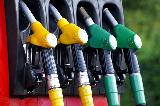 The Renewable Fuel Standard requires the blending of increasing quantities of biofuels into the U.S.  surface-vehicle transportation fuel supply. (IADE-Michoko/Pixabay)