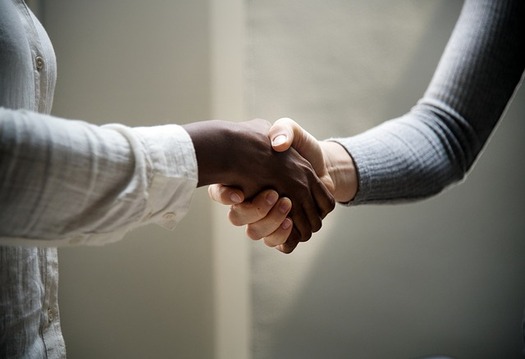 An estimated 27,000 professional social workers in Ohio assist those in need. (rawpixel/Pixabay)