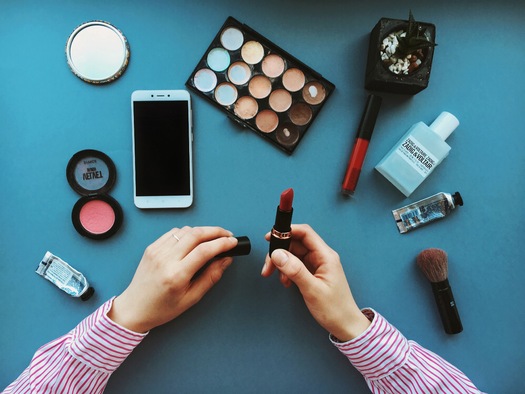Current state and federal law does not prohibit the sale of cosmetics with toxic chemicals on the ingredient list. (Twenty20)