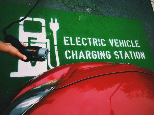 Increased consumer adoption of electric vehicle technology is boosting clean car job growth. (@doondevil/Twenty20.com)