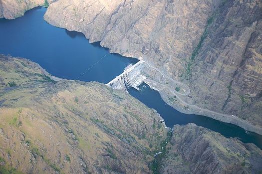 Hells Canyon Dam is one of three hydroelectric dams operated by Idaho Power on the Snake River. (Sam Beebe/Wikimedia Commons)