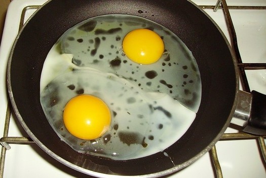 Toxic chemicals called PFAS are used in common products such as non-stick frying pans. (JPC24M/Flickr)