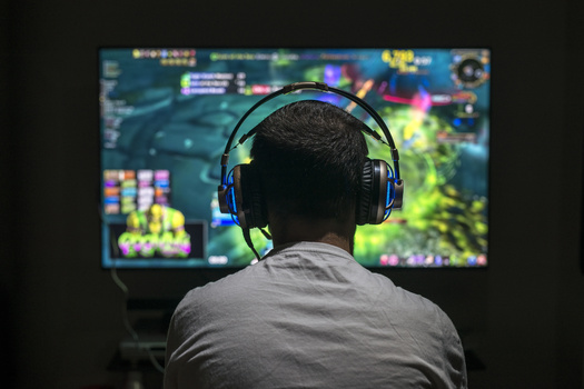 One symptom of an online gaming disorder is when a person continues to play despite negative consequences in their family, school or social life. (Adobe Stock)
