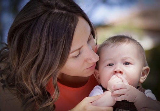 Single mothers in Texas with a bachelor's degree earn $663,096 more over their lifetime than what they would have earned with only a high school education, a study shows. (Pixabay)