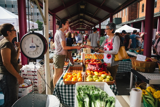 Groups are urging Ohio officials to establish social-distancing rules for the state's farmers' markets to keep them open during the COVID-19 pandemic. (Wikimedia Commons)