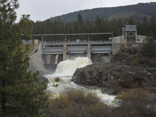 The John C. Boyle Dam, southwest of Klamath Falls, is one of four dams slated for removal as early as 2022. (Bobjgalindo/Wikimedia Commons)