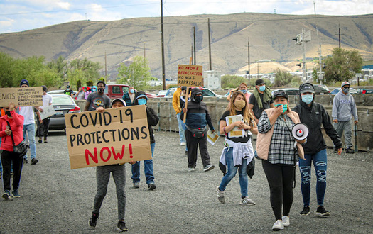 Workers at seven fruit-packing companies in the Yakima Valley are on strike. (Edgar Franks/Familias Unidas por la Justicia)
