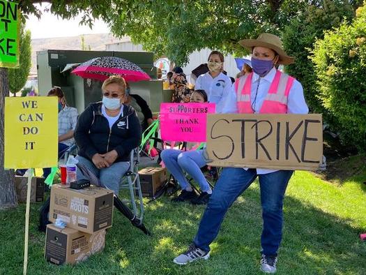 Workers are on strike at four of the six fruit packing warehouses in Yakima Valley. (Shauri Tello)