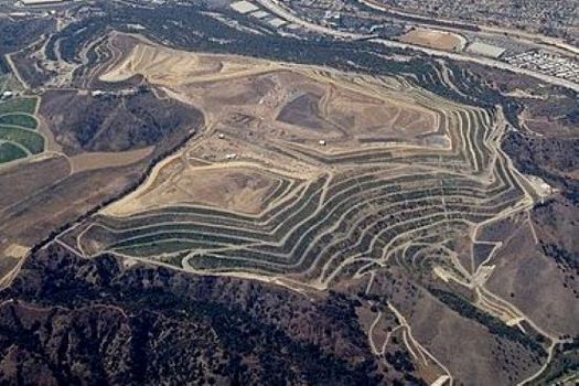 Puente Hills landfill in the Los Angeles area is the largest waste dump in America. (Britta Gustafson/ Wikipedia)