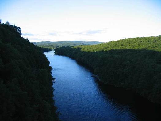 The Connecticut River is one of many across the country polluted by companies that have sought environmental waivers during the pandemic. (idenimadept/Wikimedia Commons)