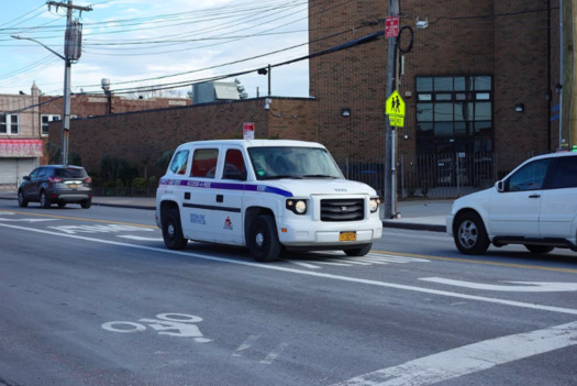 Access-a-Ride hasn't adapted its payment system to limit contact between drivers and riders and won't accept MetroCards or credit cards. (Tdorante10/Wikimedia Commons)