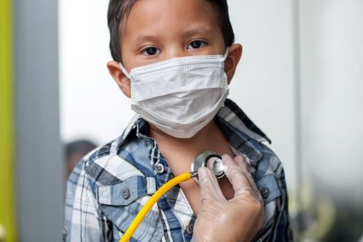 In Illinois, 5.6% of Latino children do not have health insurance, compared to 4% of all children in the state. (Adobe Stock)