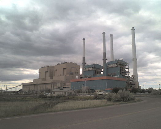 Puget Sound Energy has a 25% stake in Unit 4 of the Colstrip coal plant in Montana. (P.primo/Wikimedia Commons)