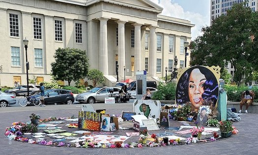 Supporters built a memorial in downtown Louisville, Ky. for Breonna Taylor, who was fatally shot by police during a no-knock raid in March 2020. (Wikimedia Commons). 