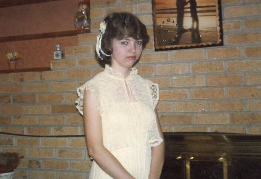 Lisa Montgomery at her wedding to her stepbrother Carl Boman, who subsequently beat and raped her and recorded the rape on video. She was 18 years old at the time of her marriage. (Photo courtesy: attorneys for Lisa Montgomery)
