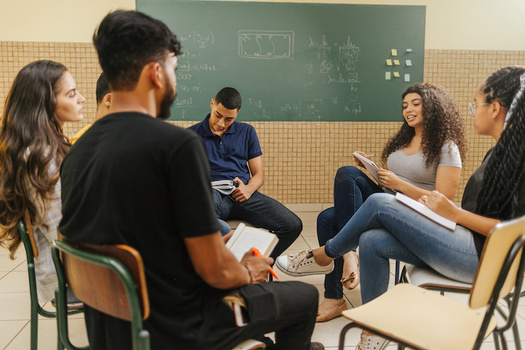 Se estima que el 48% de los estudiantes hispanos son estudiantes de primera generacin, en comparacin con el 28% de los estudiantes blancos, segn el Instituto Nacional de Poltica Postsecundaria. (Adobe Stock)