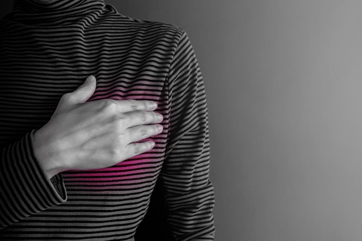 Seven in 10 women don't know drinking alcohol increases breast cancer risk, according to a new survey by MDVIP/Ipsos. (Adobe Stock)