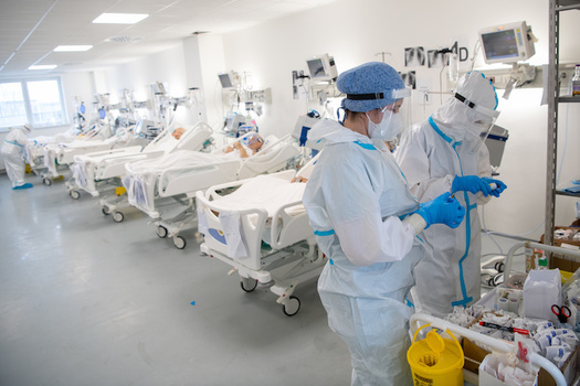 The bills require the New York State Department of Health to set new minimum staffing standards for hospital ICUs and critical-care units. (fotosr52/Adobe Stock)