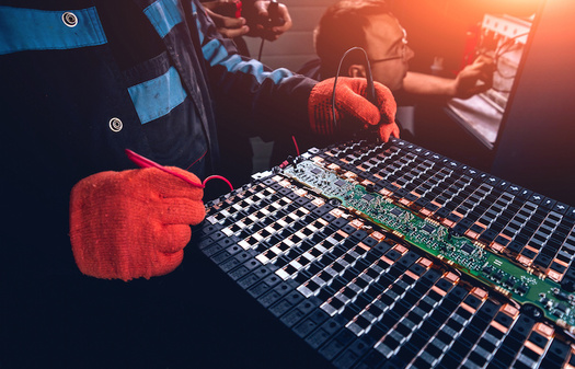 Michigan's Oakland County has the highest number of advanced-energy jobs in the state. (romaset/Adobe Stock)