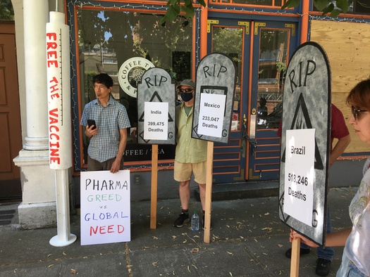Protesters demonstrated outside the German House in Seattle over the weekend. (Washington Fair Trade Coalition)