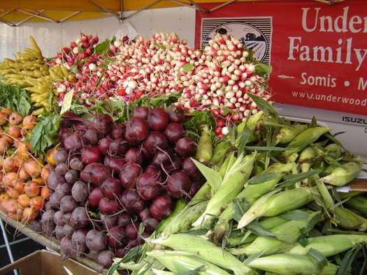 Farmers' markets are starting to reopen, after some had to shut down when their venues were closed during the COVID lockdowns. (SEE LA)