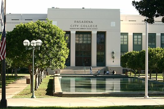 About 65% of community college students are taking for-credit academic courses. Of the remaining 35%, a large majority is pursing job-related skills. (Prayitno/Wikimedia Commons)