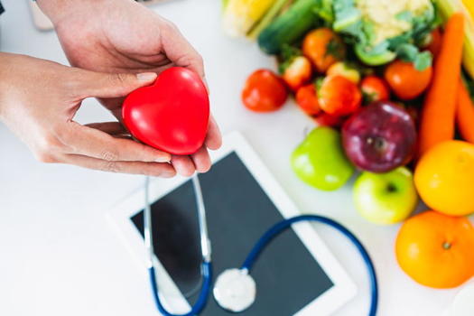 When looking for a new health plan, experts say it's a good idea to look into wellness programs, such as healthy nutrition classes, that may be offered. (Adobe stock)
