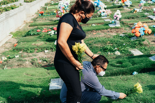 As the pandemic continues to claim lives, bereaved families can apply for FEMA aid to cover up to $9,000 in funeral expenses of individuals who have died from COVID-19 on U.S. soil. (Adobe Stock)