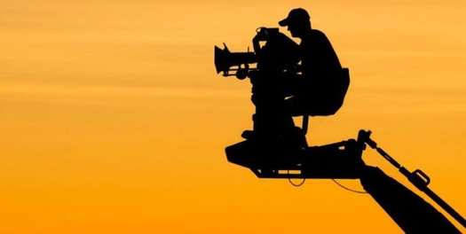 To draw Hollywood to New Mexico, the state reimburses filmmakers 25% of everything they spend. (riograndefoundation.org)