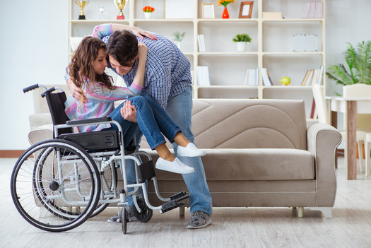 Defensores de los habitantes de Iowa con discapacidades dicen que la escasez de cuidadores podría borrar décadas de progreso en la autodefensa. (Adobe Stock)