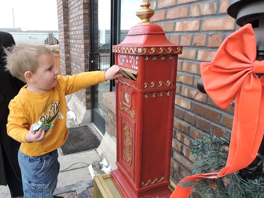 Shoppers in Wyoming's historic downtowns can have cookies at Santa's Saloon and kids can deliver letters to Santa via Pony Express. (Visit Cheyenne)