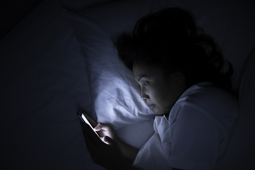 Experts say blue light inhibits melatonin production and interferes with sleep. (Reewungjunerr/Adobestock)